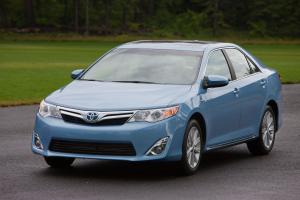 Toyota Camry Hybrid 2012 года